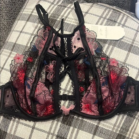 NWT For Love And Lemons Elegant Black and Pink Lace Halter Bra Floral 34A - Picture 1 of 7